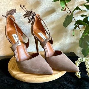 Steve Madden dusty rose tie up heels. Women’s size 7!
